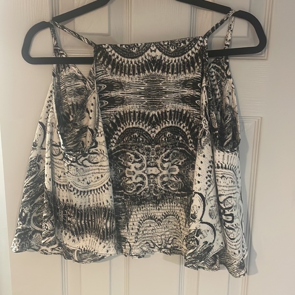 Ark & Co. size small, two toned, crop top - Picture 3 of 9